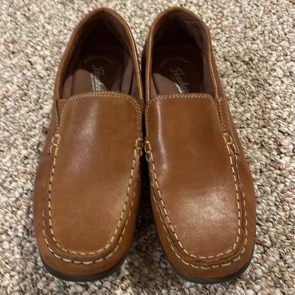 Boys Florsheim shoes- worn twice.
Like new condition. Size 7 - Picture 4 of 5